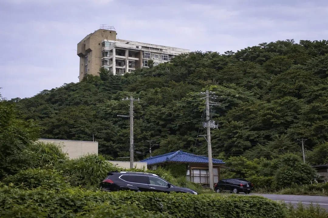 【心霊】ホテルすずきヶ池｜迷路のような廃ホテルで消えた宿泊客の異変