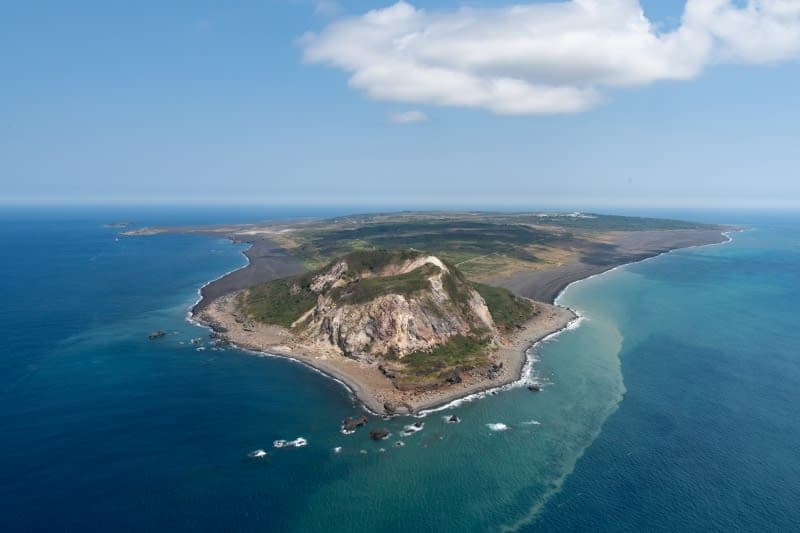 【心霊】硫黄島｜2万人が戦死した島で自衛隊員が目撃する霊の正体