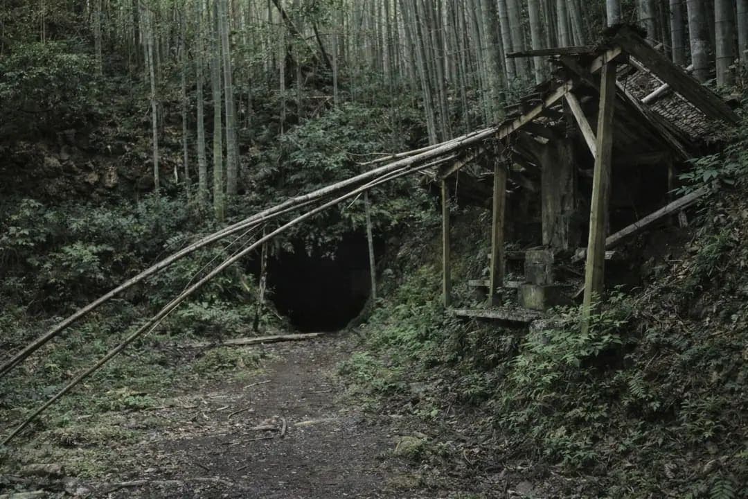 【心霊】十三佛｜福岡の山奥の洞窟で目撃される霊と聞こえる声の正体