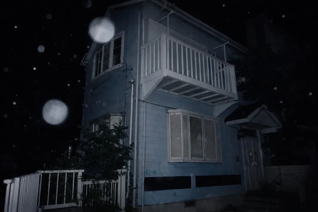 【心霊】三郷の青い家｜墓地に隣接した廃屋で消えた住人の正体と異変