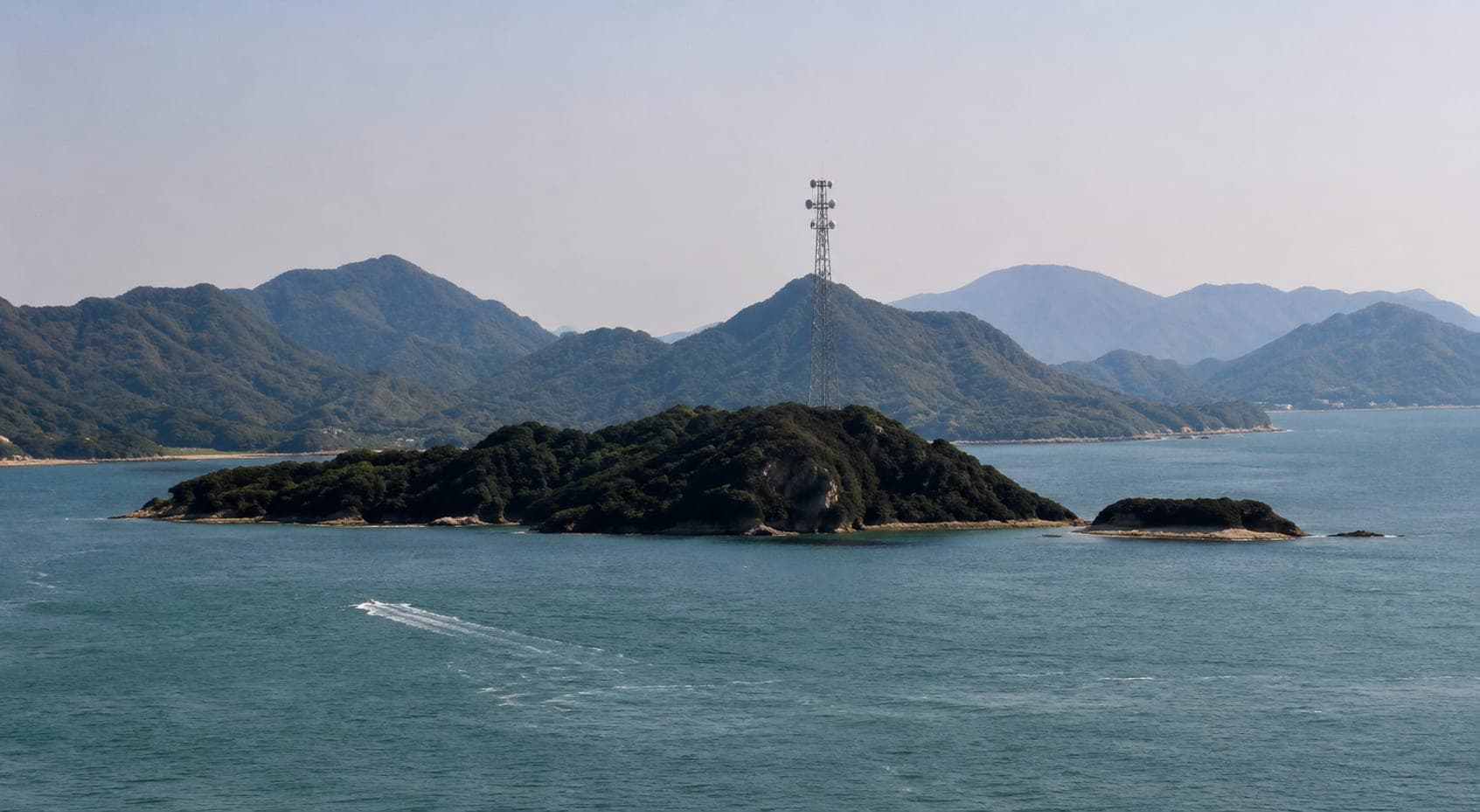【広島県の心霊スポット】大久野島｜「地図から消された島」── 600羽のうさぎが暮らす観光地に、3000人の毒ガス犠牲者の記憶が眠るの外観