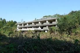 【心霊】旧野木病院｜廃精神科病院で目撃される白装束の集団と消えた侵入者の記録